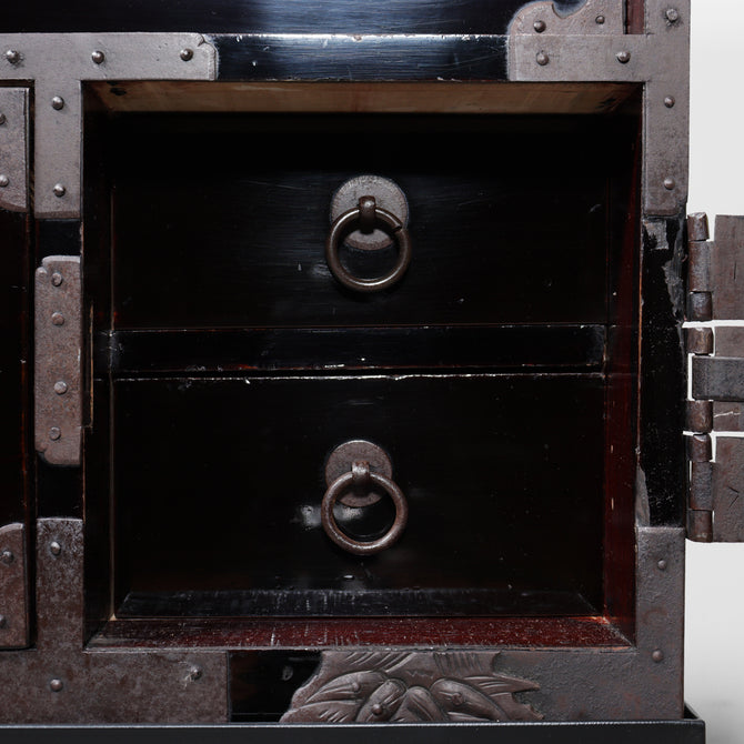 時代箪笥／黒塗閂付小箪笥　スタンド付き【Small chest with metal stand】 [j1193]　Japanese Antique Furniture