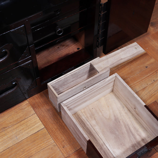 時代箪笥／黒塗庄内衣裳箪笥【SHONAI clothing chest】[j1152]　Japanese Antique Furniture