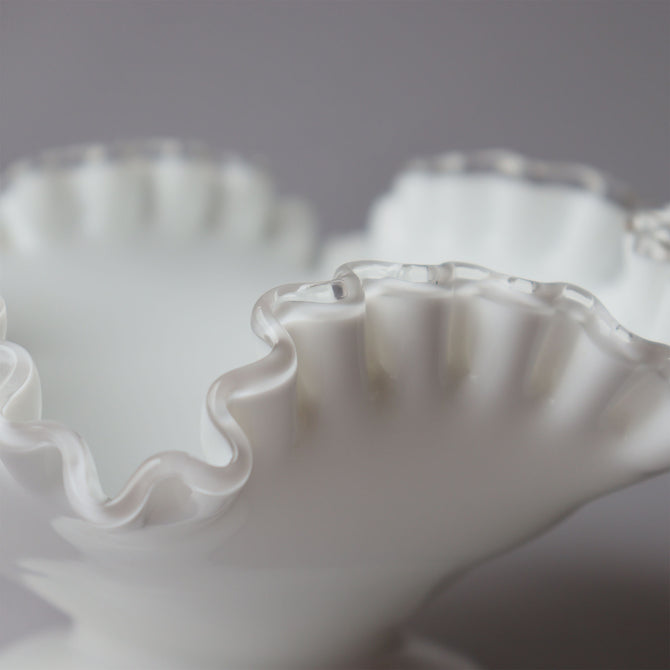 Fenton シルバークレストミルクガラスコンポート　U.S.A.ビンテージガラス　[g047]