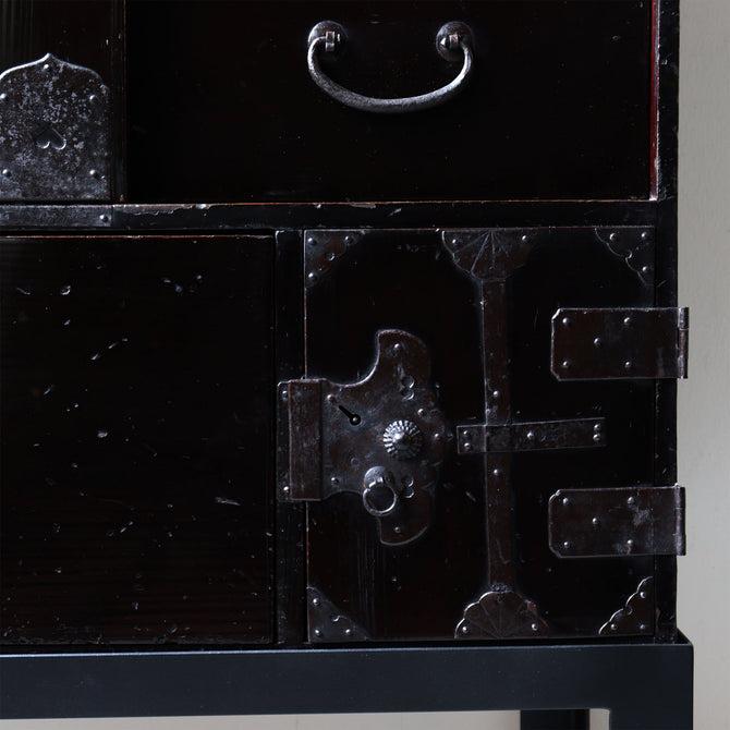 時代箪笥／黒塗閂付小箪笥　スタンド付き【Small chest with metal stand】 [j1195]　Japanese Antique Furniture
