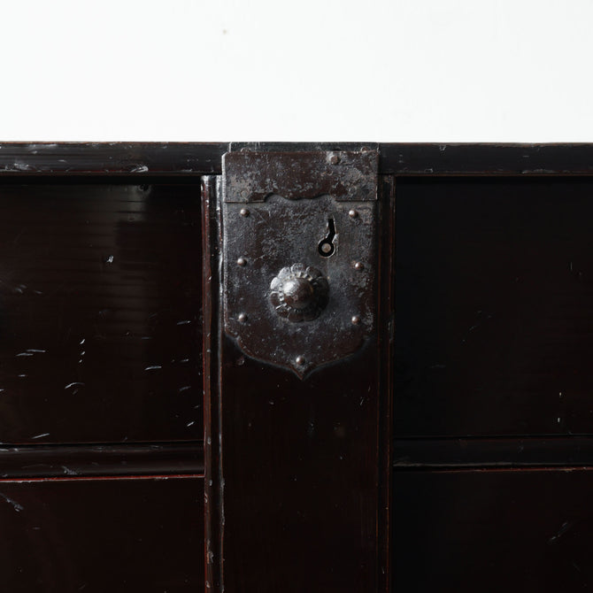 時代箪笥／黒塗閂付小箪笥 スタンド付き【Small chest with