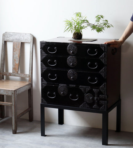 時代箪笥／黒塗庄内小箪笥　スタンド付き【SHONAI small chest with metal stand】 [j1164]　Japanese Antique Furniture
