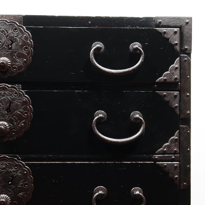 時代箪笥／黒塗庄内小箪笥　スタンド付き【SHONAI small chest with metal stand】 [j1164]　Japanese Antique Furniture