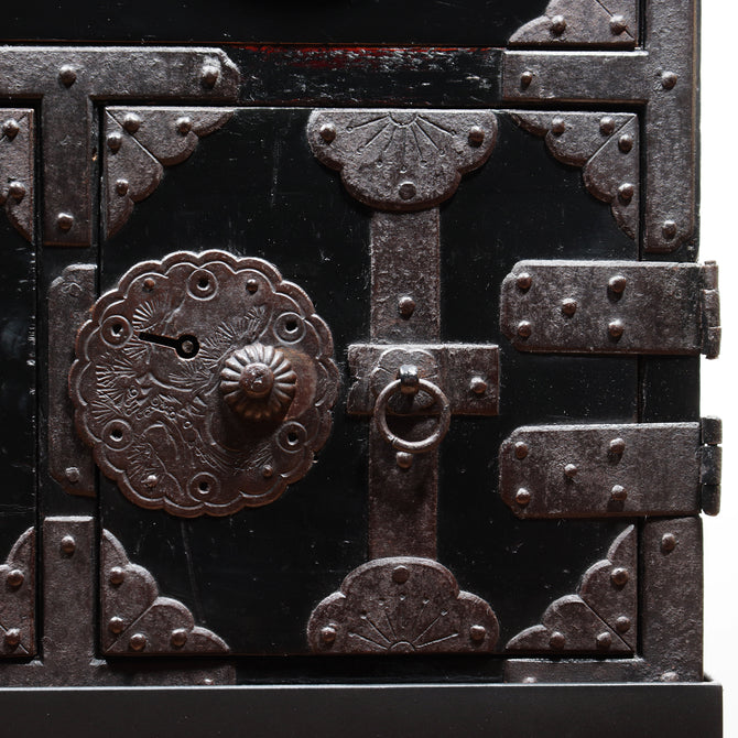 時代箪笥／黒塗庄内小箪笥　スタンド付き【SHONAI small chest with metal stand】 [j1164]　Japanese Antique Furniture