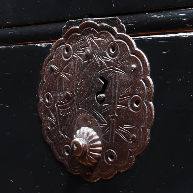 時代箪笥／黒塗庄内小箪笥　スタンド付き【SHONAI small chest with metal stand】 [j1164]　Japanese Antique Furniture