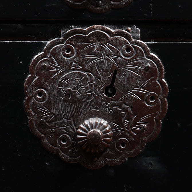 時代箪笥／黒塗庄内小箪笥　スタンド付き【SHONAI small chest with metal stand】 [j1164]　Japanese Antique Furniture