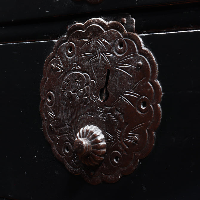 時代箪笥／黒塗庄内小箪笥　スタンド付き【SHONAI small chest with metal stand】 [j1164]　Japanese Antique Furniture