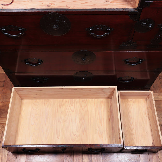 米沢桜紋衣裳箪笥【Yonezawa clothing chest 】 [j1092]