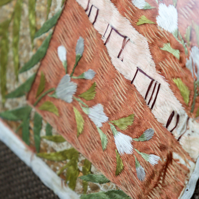 時代裂額装　肩裾草花縫箔紋様桃山能衣裂