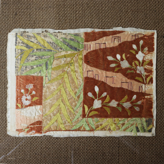 時代裂額装　肩裾草花縫箔紋様桃山能衣裂