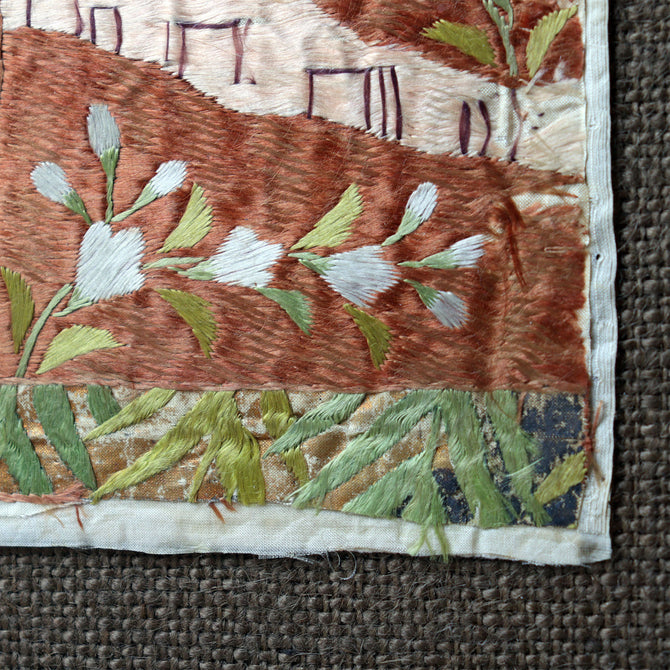 時代裂額装　肩裾草花縫箔紋様桃山能衣裂