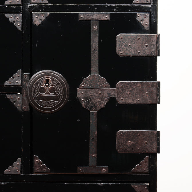 黒塗庄内小箪笥　スタンド付き【SHONAI small chest with metal stand】 [j1095]