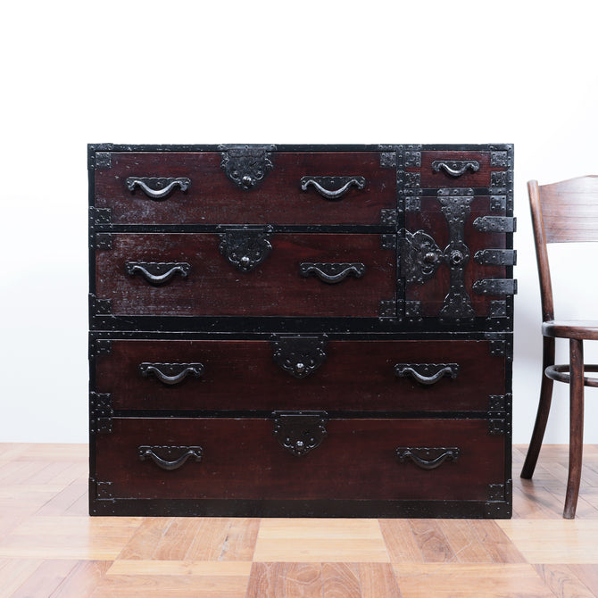 米沢兜金具衣裳箪笥【Yonezawa clothing chest 】 [j1098]