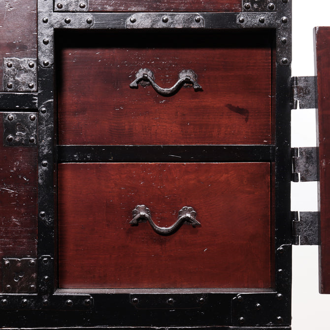 時代箪笥／米沢兜金具衣裳箪笥【Yonezawa clothing chest 】 [j1098]　Japanese Antique Furniture