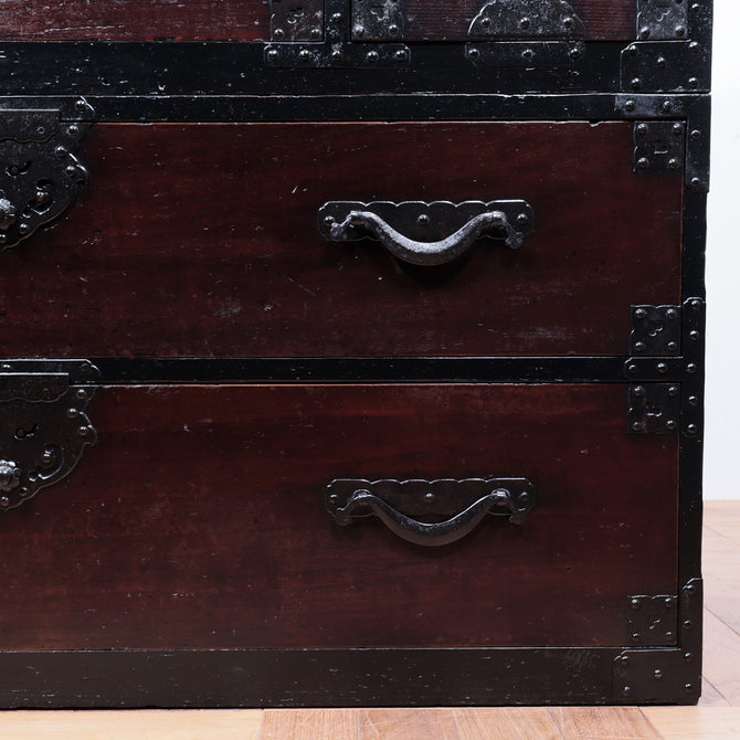 時代箪笥／米沢兜金具衣裳箪笥【Yonezawa clothing chest 】 [j1098]　Japanese Antique Furniture