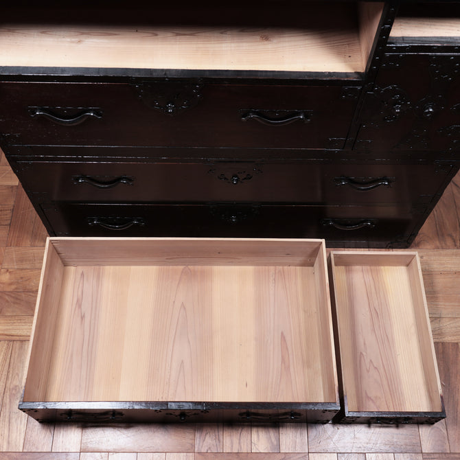 米沢兜金具衣裳箪笥【Yonezawa clothing chest 】 [j1098]