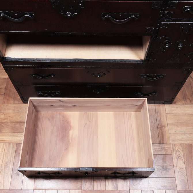 米沢兜金具衣裳箪笥【Yonezawa clothing chest 】 [j1098]