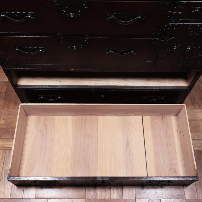 米沢兜金具衣裳箪笥【Yonezawa clothing chest 】 [j1098]