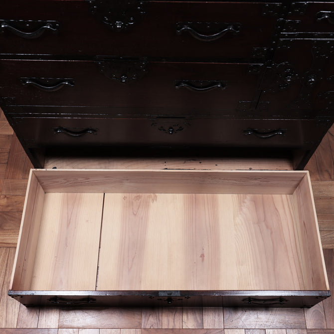 米沢兜金具衣裳箪笥【Yonezawa clothing chest 】 [j1098]
