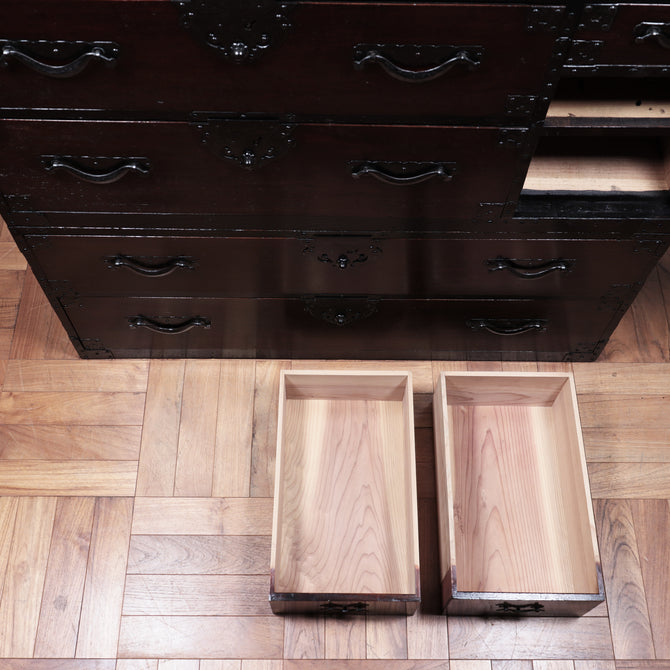 米沢兜金具衣裳箪笥【Yonezawa clothing chest 】 [j1098]