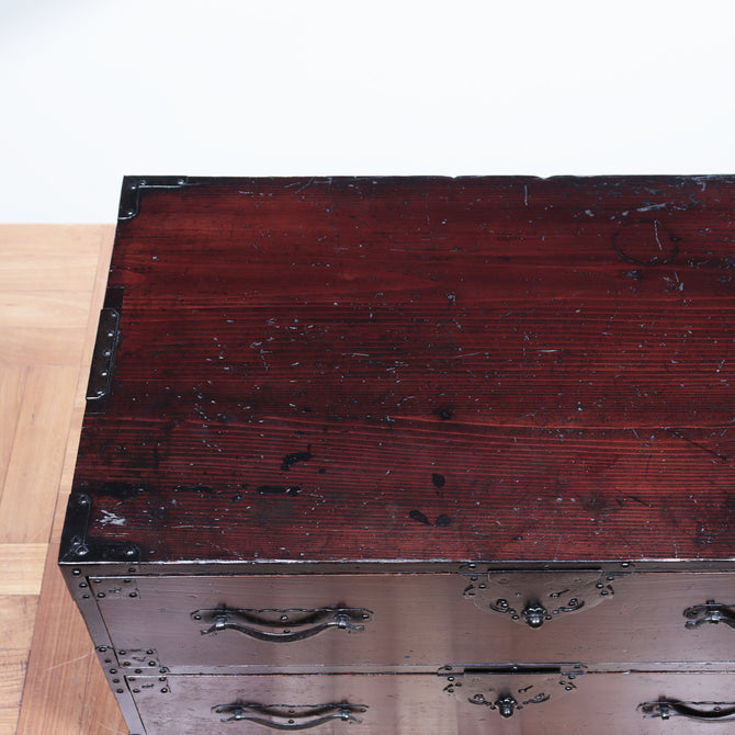 時代箪笥／米沢兜金具衣裳箪笥【Yonezawa clothing chest 】 [j1098]　Japanese Antique Furniture