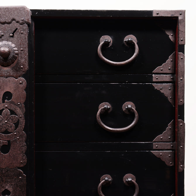 ◆ ご商談中- Sales pending ◆黒塗庄内閂付小箪笥　スタンド付き【SHONAI small chest with metal stand】 [j1102]