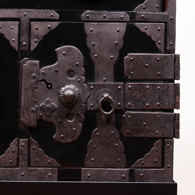 ◆ ご商談中- Sales pending ◆黒塗庄内閂付小箪笥　スタンド付き【SHONAI small chest with metal stand】 [j1102]