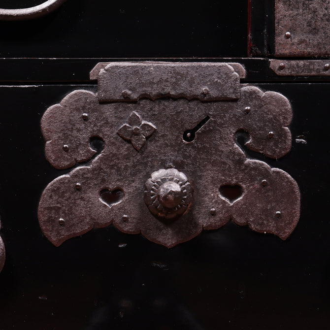 ◆ ご商談中- Sales pending ◆黒塗庄内閂付小箪笥　スタンド付き【SHONAI small chest with metal stand】 [j1102]