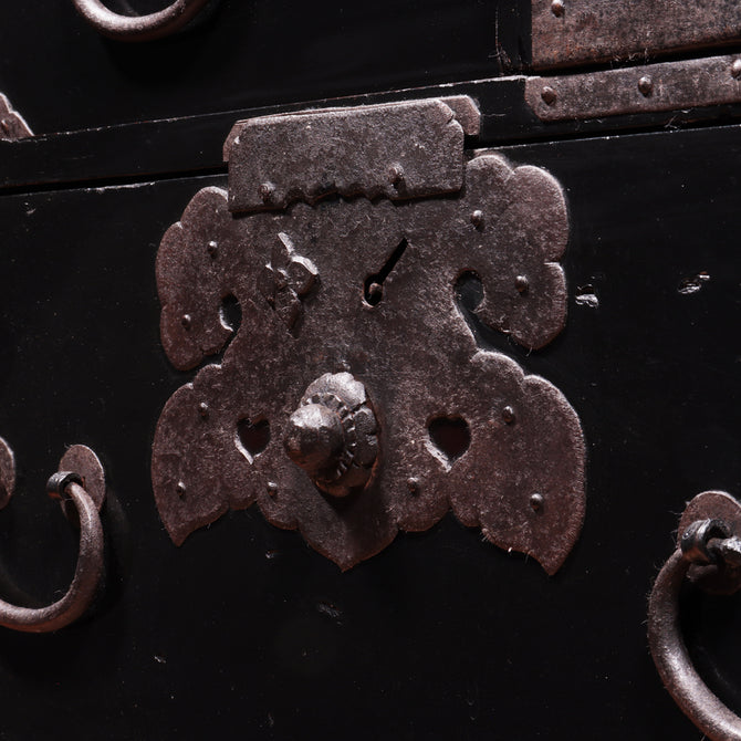 ◆ ご商談中- Sales pending ◆黒塗庄内閂付小箪笥　スタンド付き【SHONAI small chest with metal stand】 [j1102]