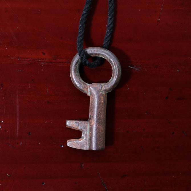 ◆ ご商談中- Sales pending ◆黒塗庄内閂付小箪笥　スタンド付き【SHONAI small chest with metal stand】 [j1102]