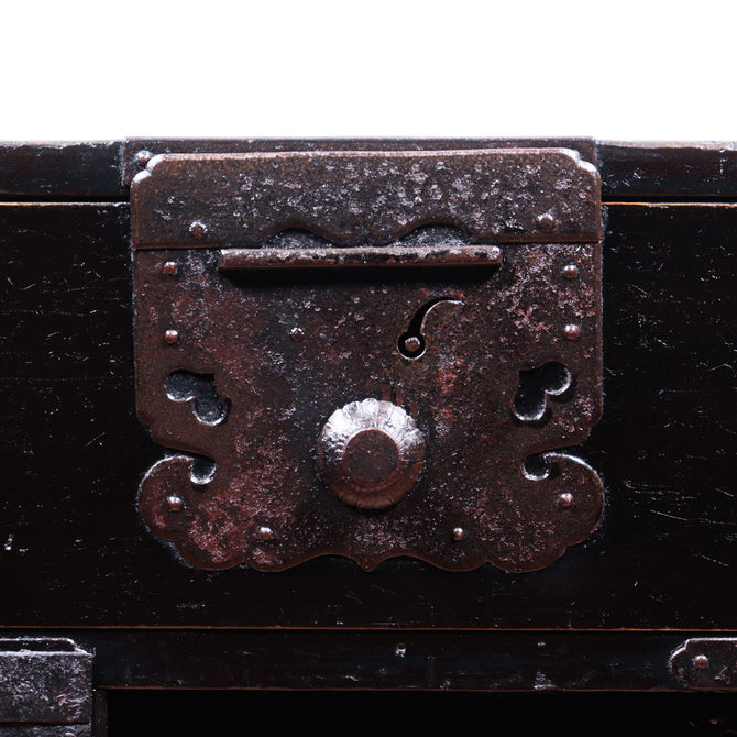 時代箪笥／黒塗米沢閂付小箪笥　スタンド付き【YONEZAWA small chest with metal stand】 [j1103]　Japanese Antique Furniture