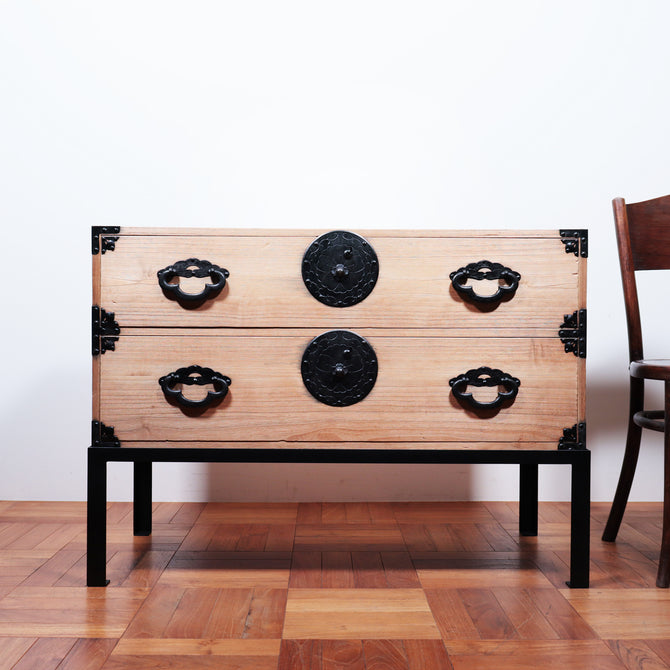 桐米沢桜紋衣裳箪笥　スタンド付き【KIRI YONEZAWA clothing chest with metal stand 】 [j1107]