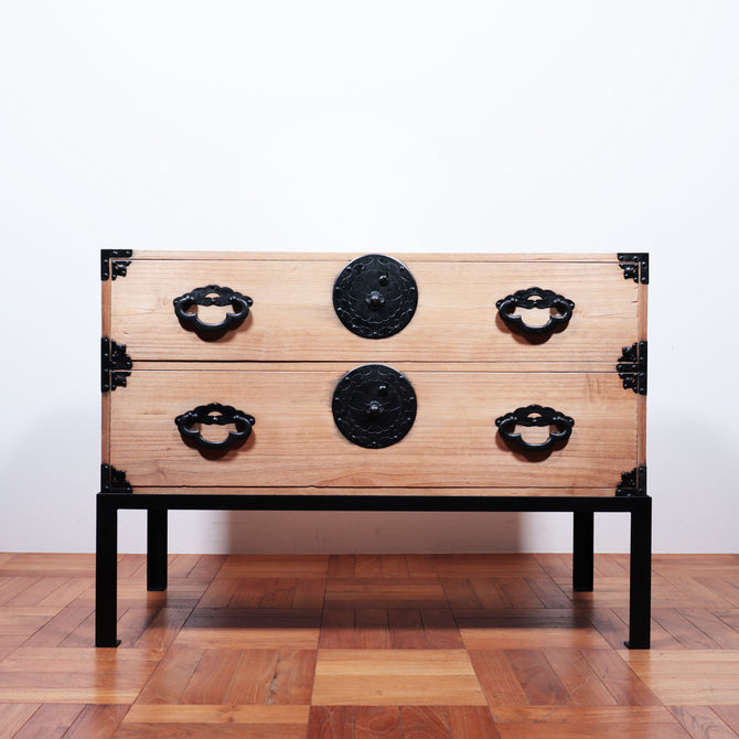 桐米沢桜紋衣裳箪笥　スタンド付き【KIRI YONEZAWA clothing chest with metal stand 】 [j1107]