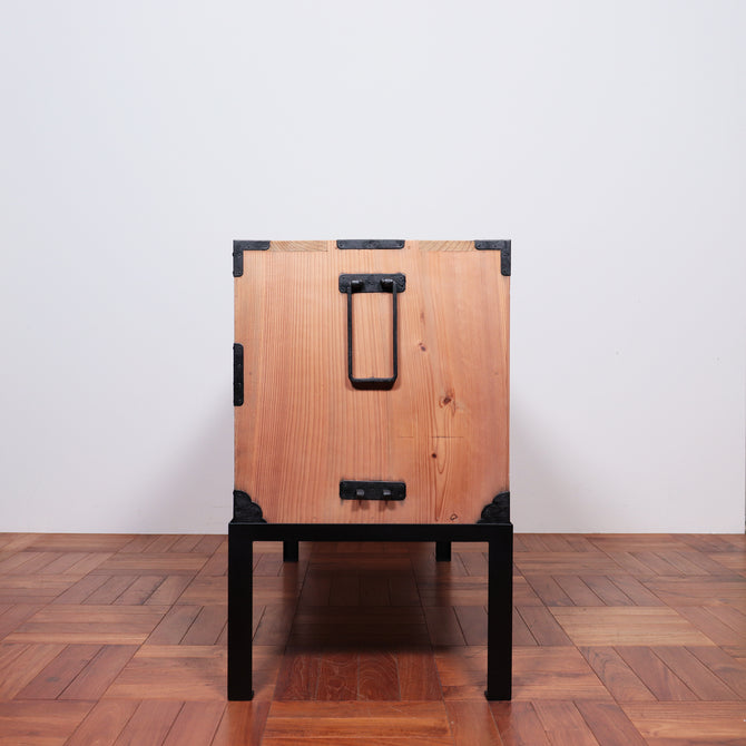 桐米沢桜紋衣裳箪笥　スタンド付き【KIRI YONEZAWA clothing chest with metal stand 】 [j1107]
