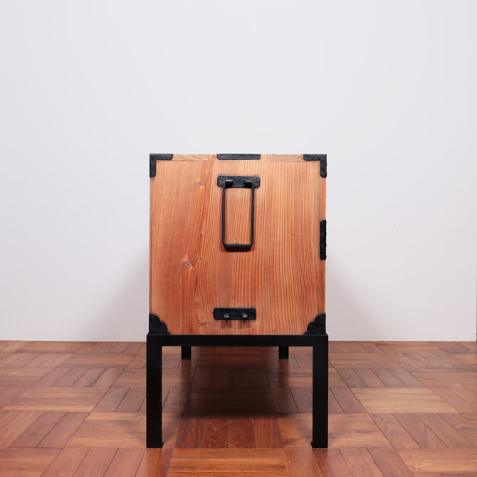 桐米沢桜紋衣裳箪笥　スタンド付き【KIRI YONEZAWA clothing chest with metal stand 】 [j1107]