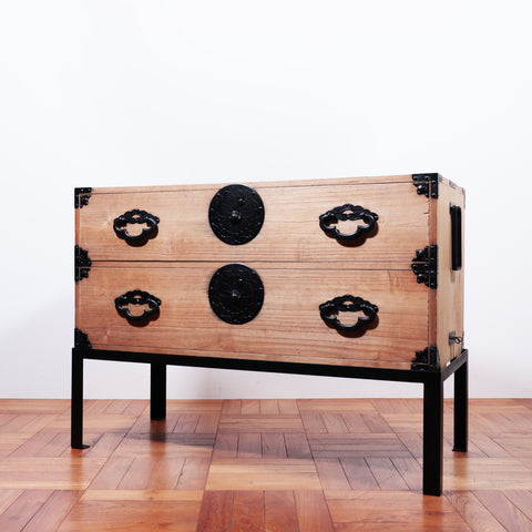 桐米沢桜紋衣裳箪笥　スタンド付き【KIRI YONEZAWA clothing chest with metal stand 】 [j1107]