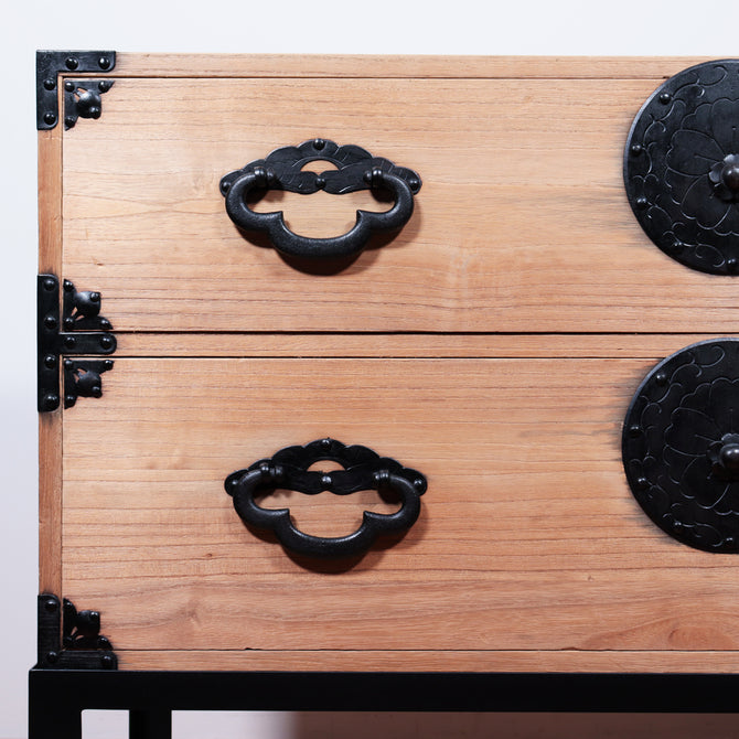 桐米沢桜紋衣裳箪笥　スタンド付き【KIRI YONEZAWA clothing chest with metal stand 】 [j1107]
