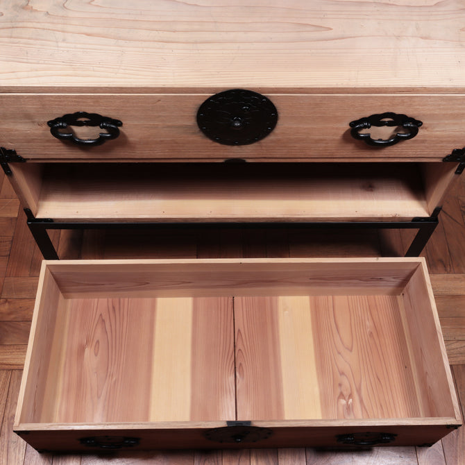 桐米沢桜紋衣裳箪笥　スタンド付き【KIRI YONEZAWA clothing chest with metal stand 】 [j1107]