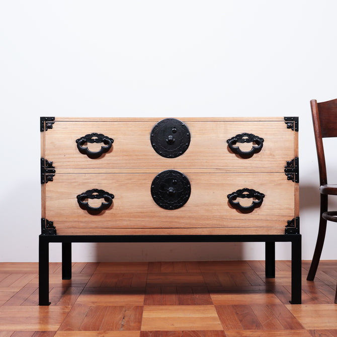 桐米沢桜紋衣裳箪笥　スタンド付き【KIRI YONEZAWA clothing chest with metal stand 】 [j1108]