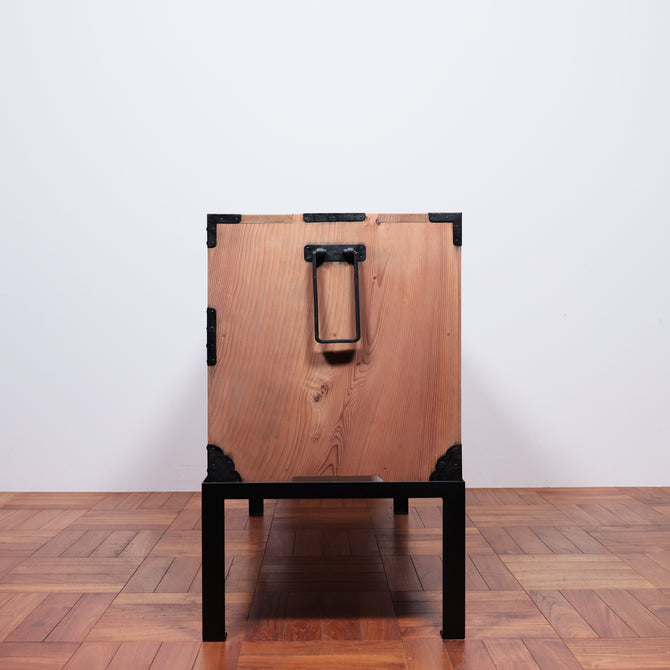 桐米沢桜紋衣裳箪笥　スタンド付き【KIRI YONEZAWA clothing chest with metal stand 】 [j1108]
