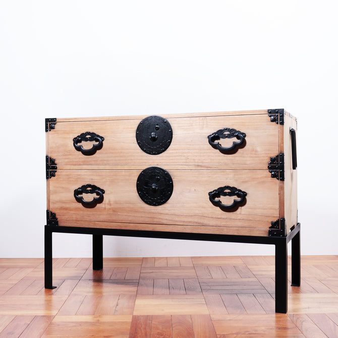 桐米沢桜紋衣裳箪笥　スタンド付き【KIRI YONEZAWA clothing chest with metal stand 】 [j1108]