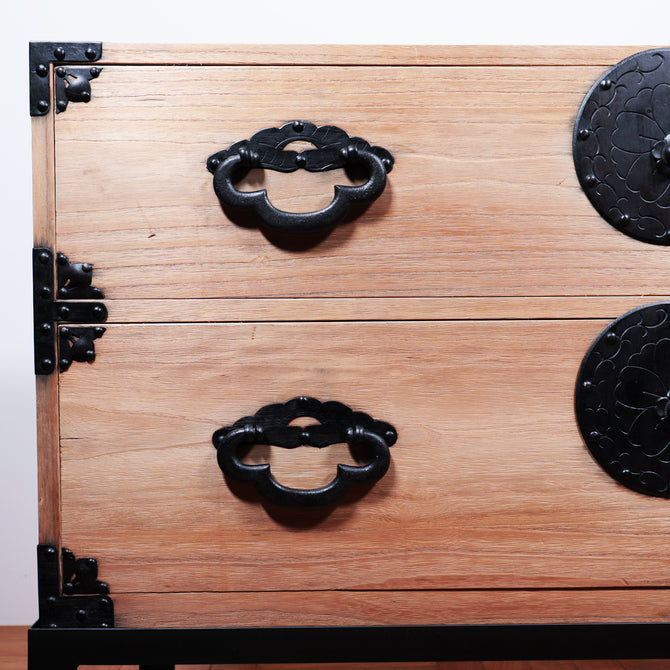 桐米沢桜紋衣裳箪笥　スタンド付き【KIRI YONEZAWA clothing chest with metal stand 】 [j1108]