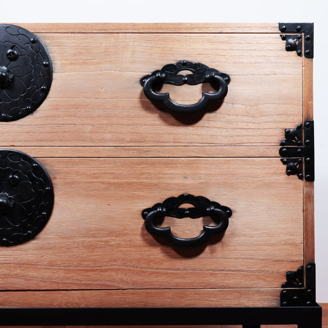 桐米沢桜紋衣裳箪笥　スタンド付き【KIRI YONEZAWA clothing chest with metal stand 】 [j1108]