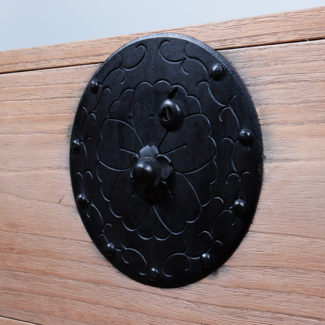 桐米沢桜紋衣裳箪笥　スタンド付き【KIRI YONEZAWA clothing chest with metal stand 】 [j1108]