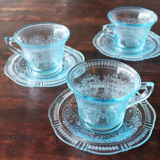 〈１客〉 桜に流水文ガラスカップ＆ソーサー [IZ772]【Glass cup and saucer, design of cherry blossoms floating on a river 】