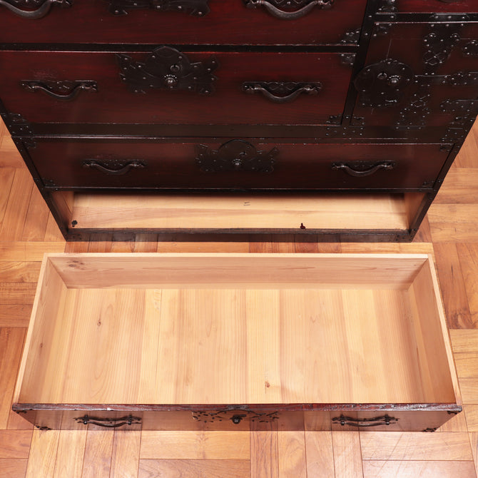 時代箪笥／米沢熨斗宝珠紋衣裳箪笥【YONEZAWA clothing chest】 [j1026]　Japanese Antique Furniture