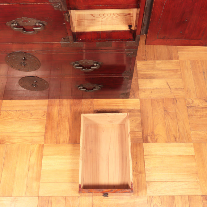 時代箪笥／米沢桜紋衣裳箪笥【YONEZAWA clothing chest】 [j1031]　Japanese Antique Furniture