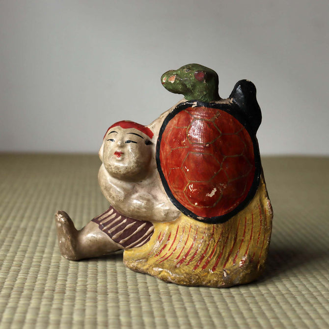 土人形　童子と蓑亀【 Cray doll of a kid with longevity turtle】