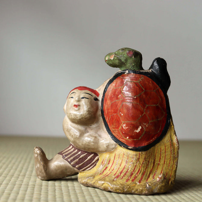 土人形　童子と蓑亀【 Cray doll of a kid with longevity turtle】