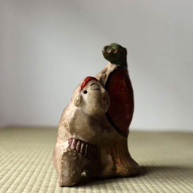 土人形　童子と蓑亀【 Cray doll of a kid with longevity turtle】